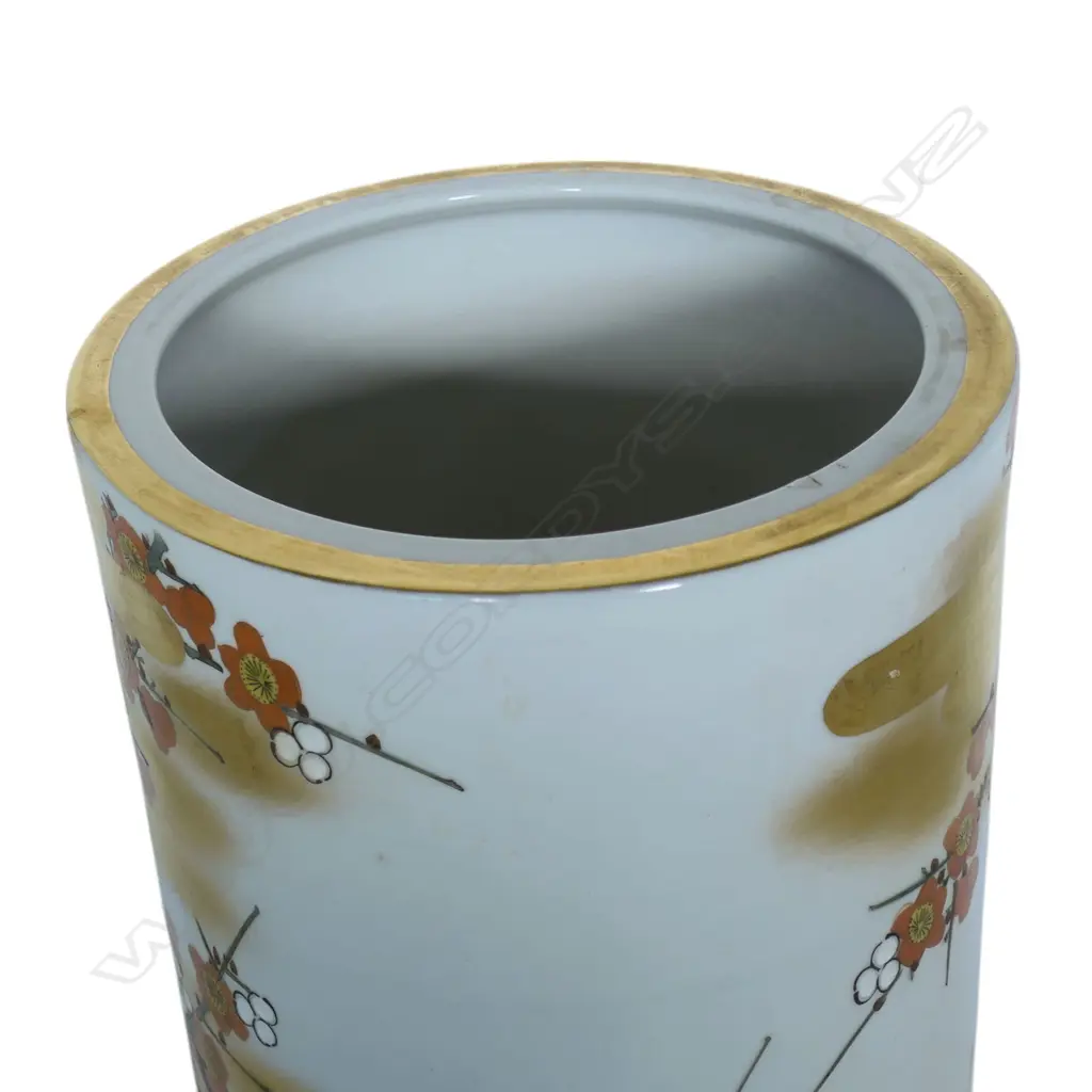 An early 20thC Japanese porcelain Kutani tall cylinder vase, Image 1++