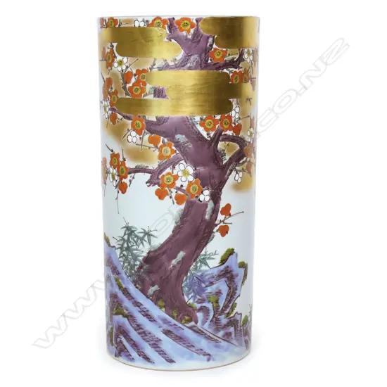 An early 20thC Japanese porcelain Kutani tall cylinder vase,