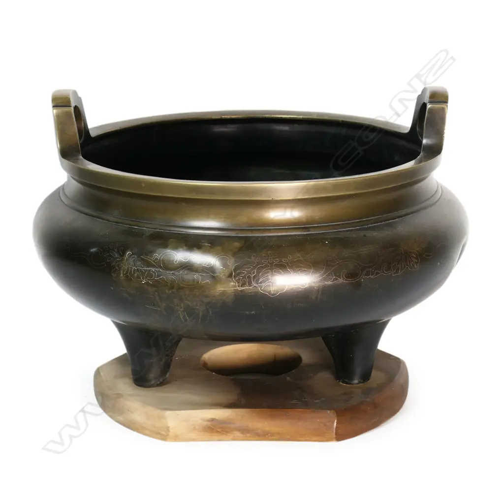 A 19thC Japanese bronze hibachi with silver wire inlay, Image 1++