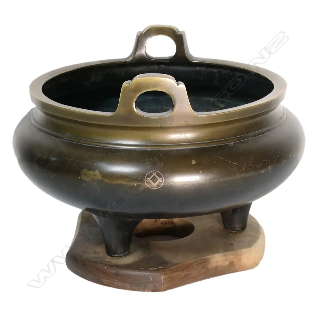 A 19thC Japanese bronze hibachi with silver wire inlay, Image 1++