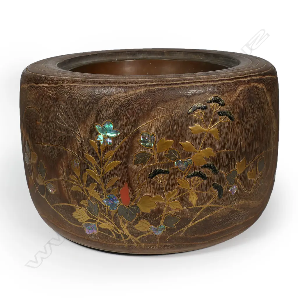 A Japanese Meiji period paulownia wood decorative hibachi, Image 1++