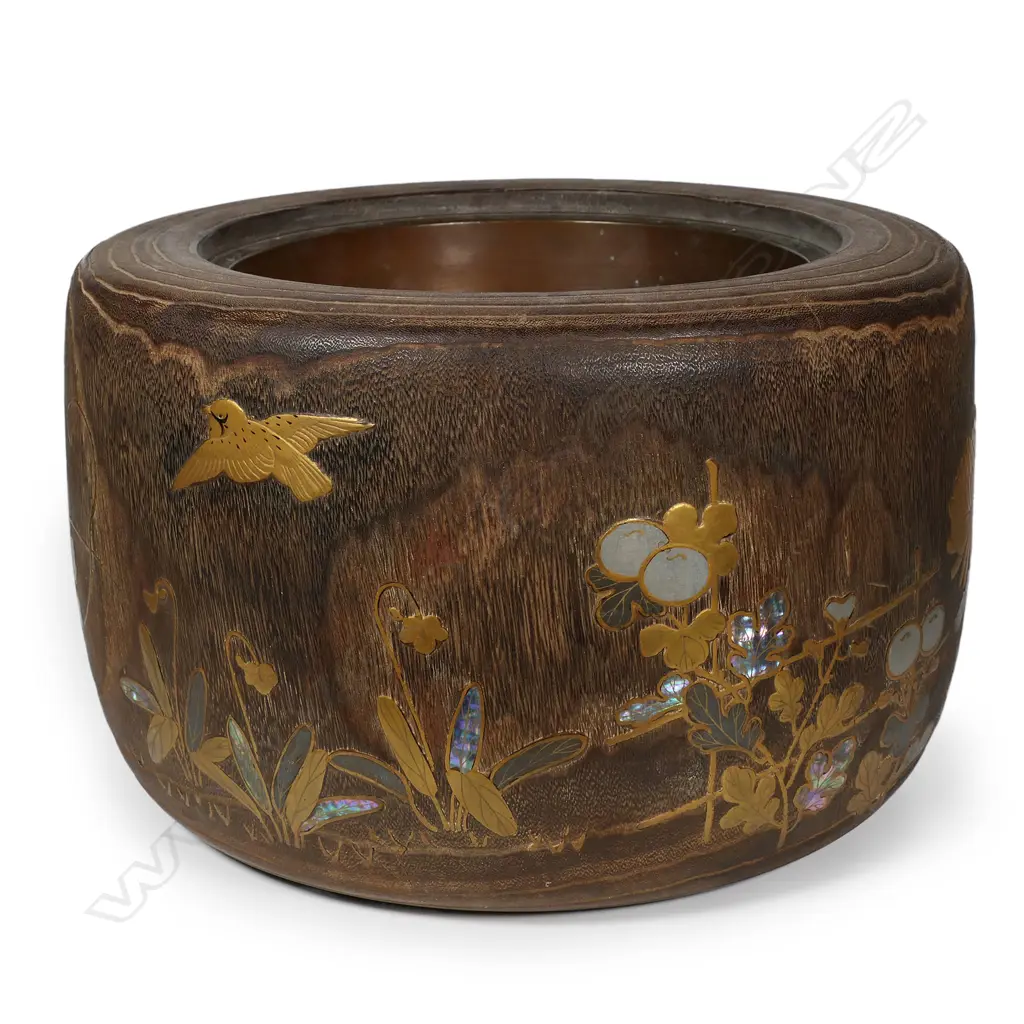 A Japanese Meiji period paulownia wood decorative hibachi, Image 1++
