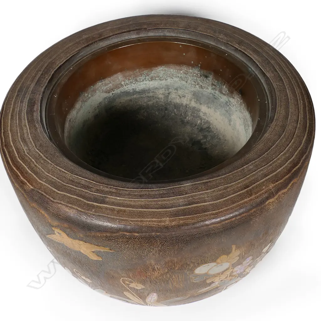 A Japanese Meiji period paulownia wood decorative hibachi, Image 1++