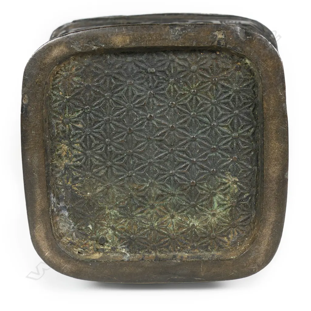 A 19thC oriental bronze decorative square section vase, Image 1++