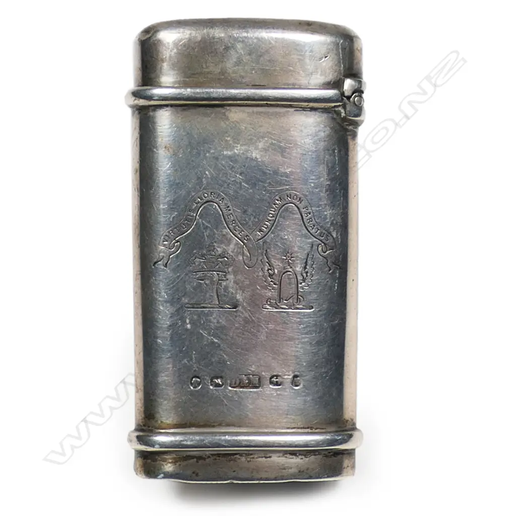 A Victorian silver vesta engraved with crests and mottos, Image 1++