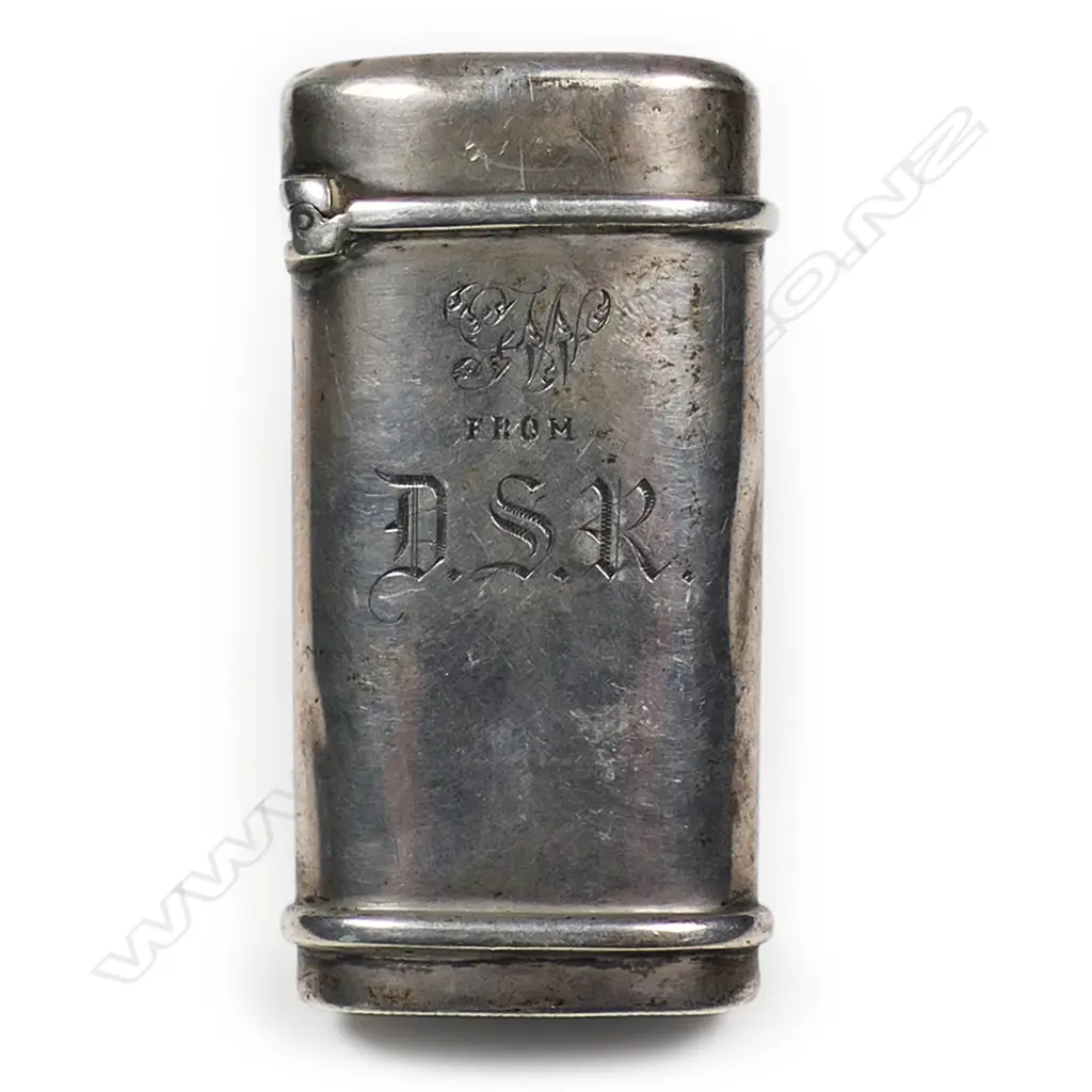 A Victorian silver vesta engraved with crests and mottos, Image 1++