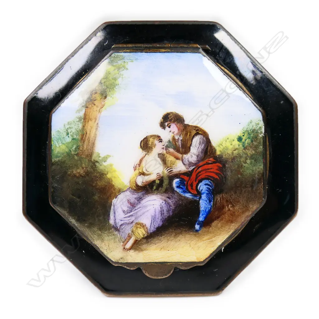 A c1900 enamelled and gilt metal octagonal compact, Image 1++