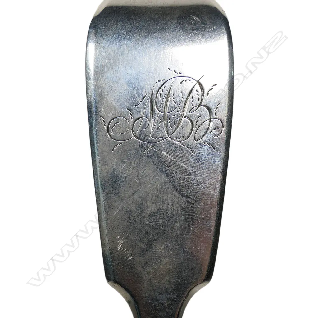 A Victorian silver pie spoon, Image 1++