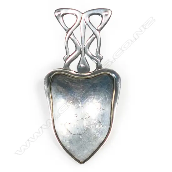 An Edwardian Art Nouveau silver caddy spoon,
