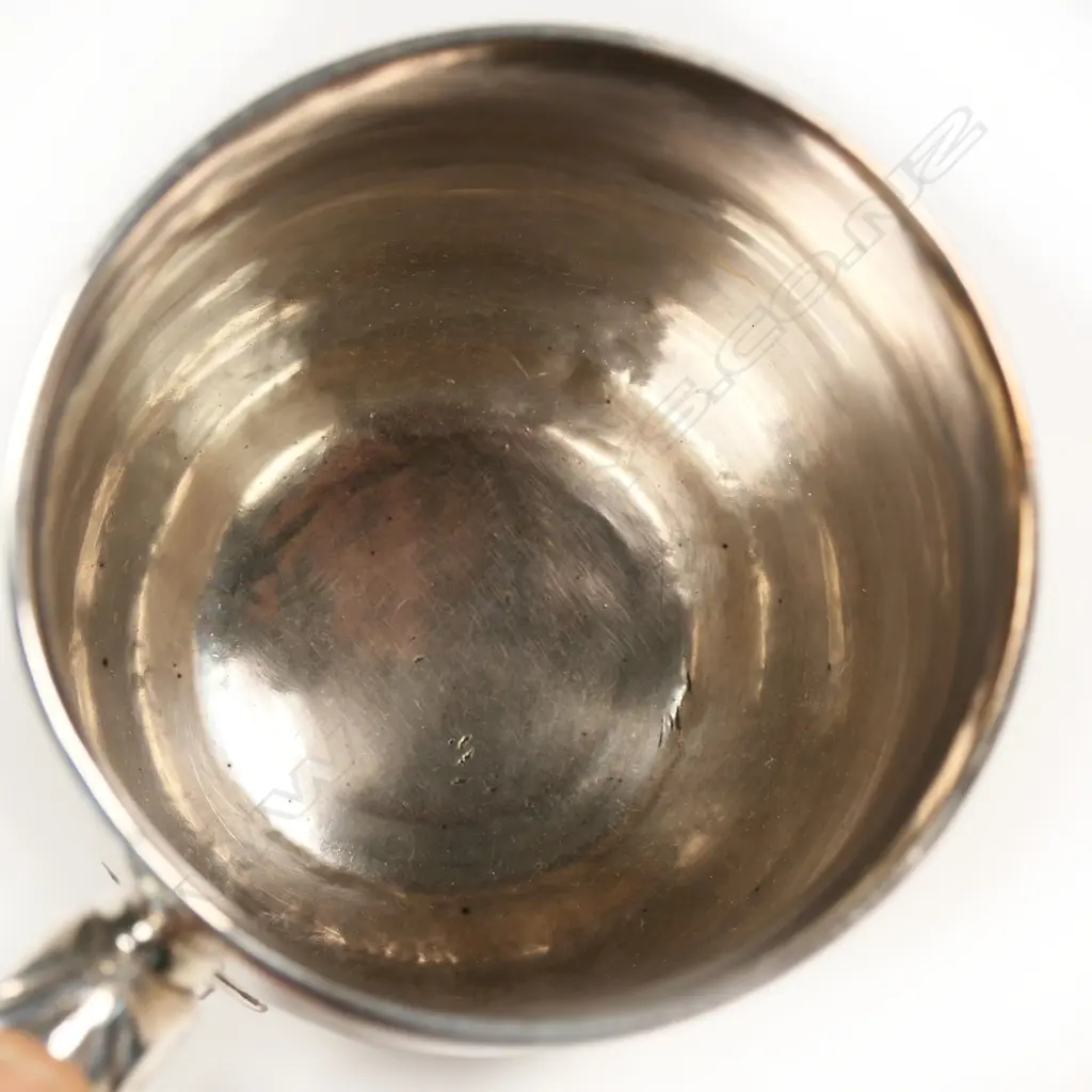 A George III silver mug, Image 1++