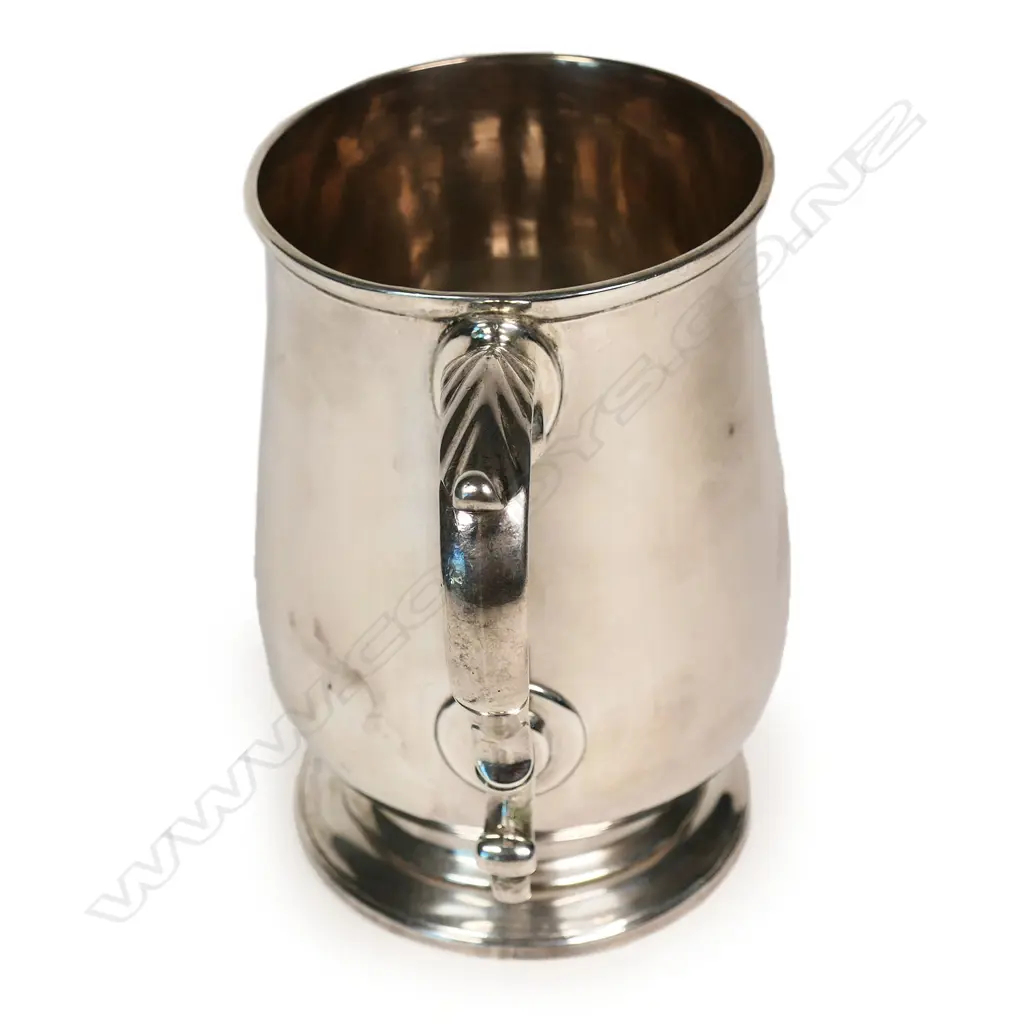 A George III silver mug, Image 1++