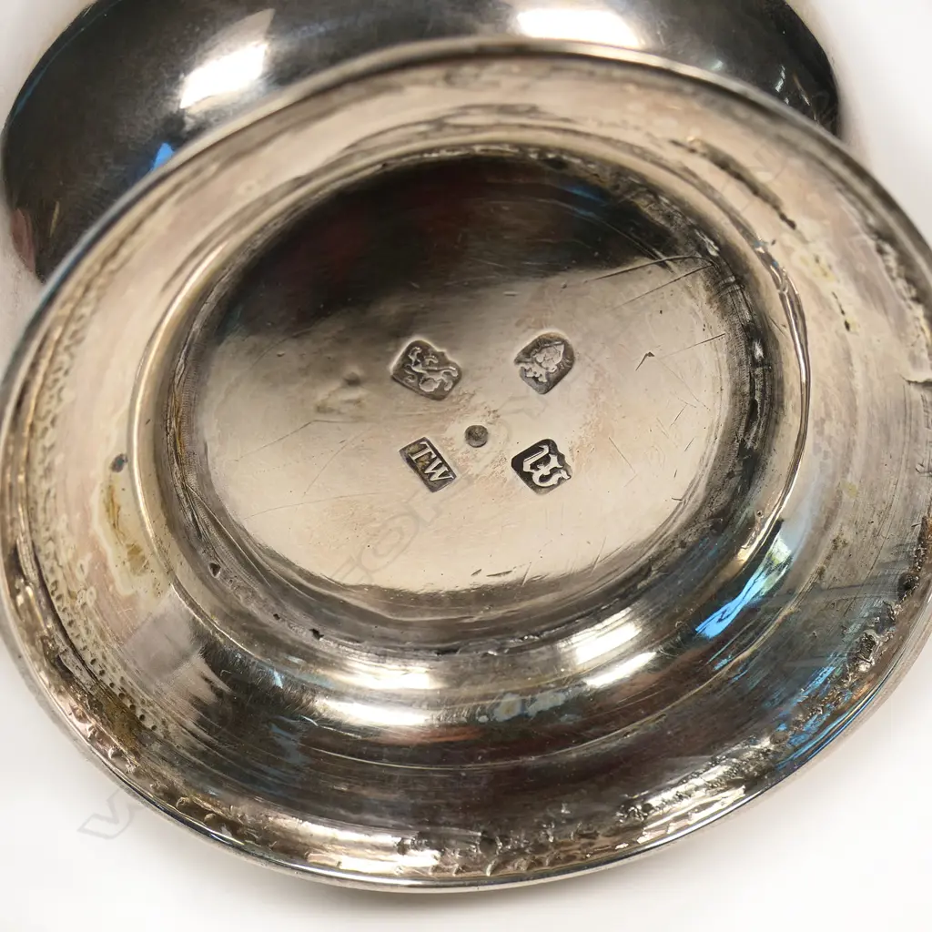A George III silver mug, Image 1++