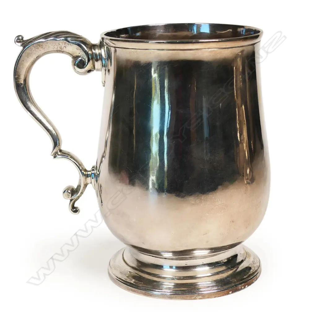 A George III silver mug, Image 1++