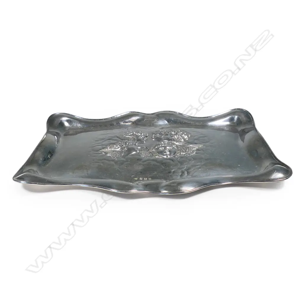 An Edwardian silver serpentine dressing table tray, Image 1++