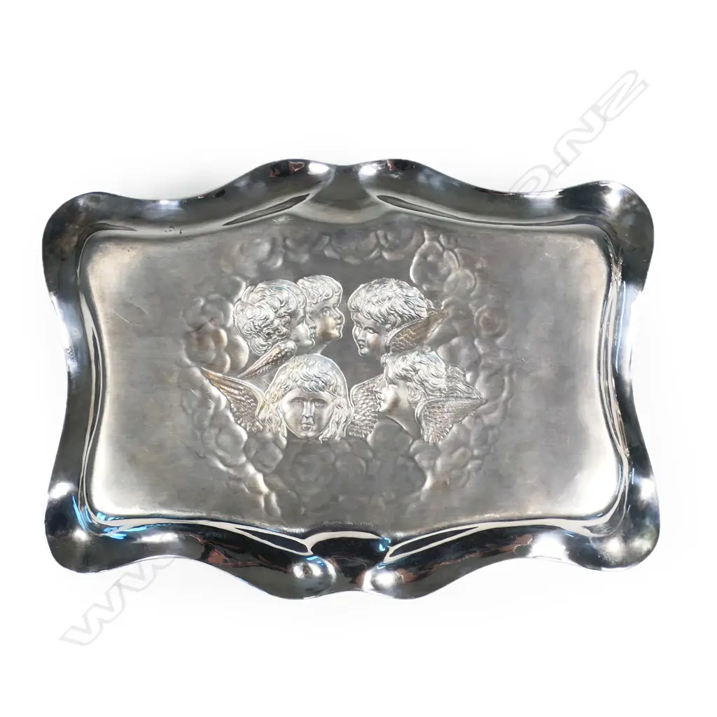 An Edwardian silver serpentine dressing table tray, Image 1++
