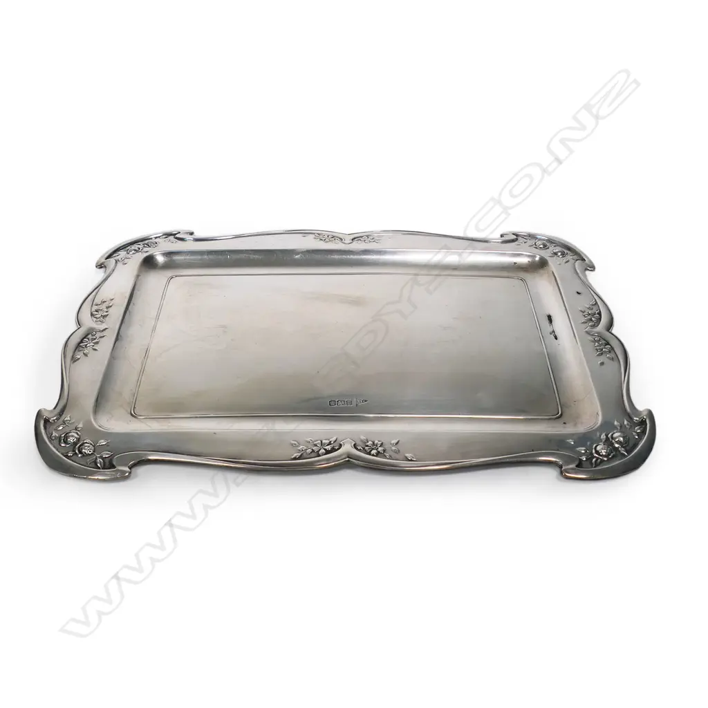An Edwardian cased set of dressing table brushes and tray, Image 1++