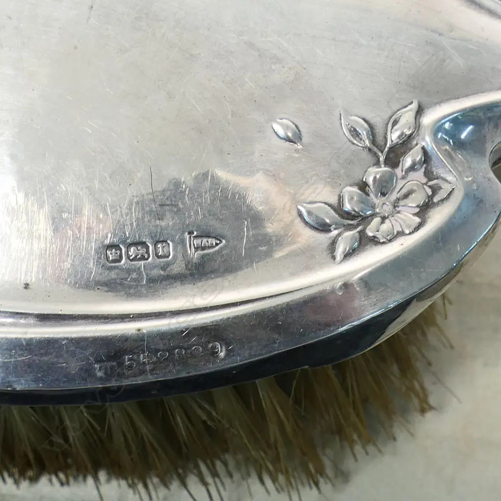 An Edwardian cased set of dressing table brushes and tray, Image 1++