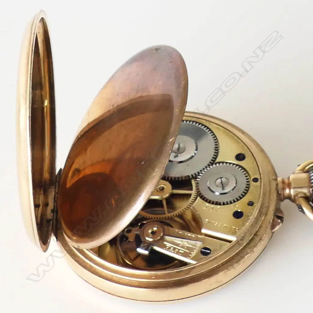 An early 20thC 9ct yellow gold Baume Longines gent's pocket watch, Image 1++
