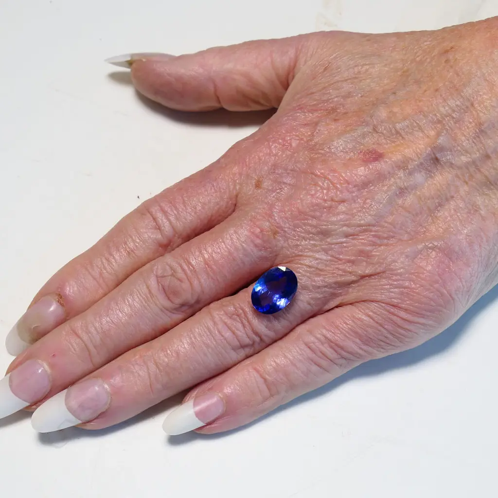A 5.09ct unset Tanzanite, Image 1++