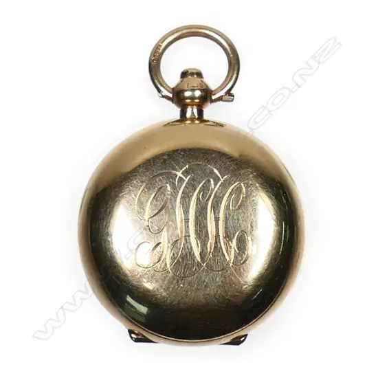 An early 1900s 9ct gold sovereign case - By Dennison Co., engraved initials to front. Birmingham 1911. 17gms.