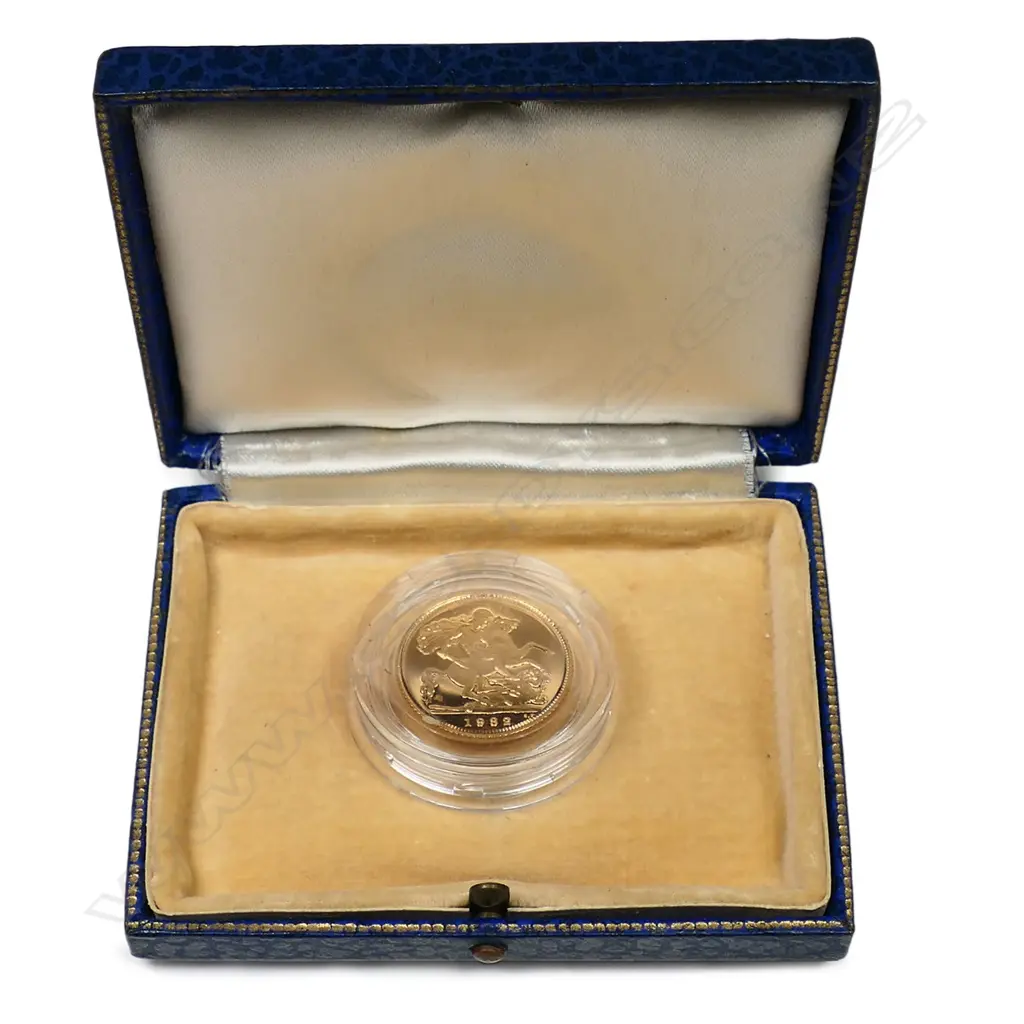 A 1982 gold half sovereign, Image 1++