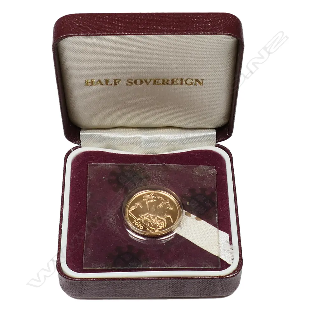 A 2020 gold half sovereign, Image 1++