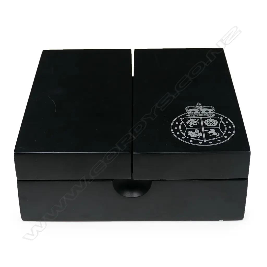 A 2020 gold full sovereign, Image 1++