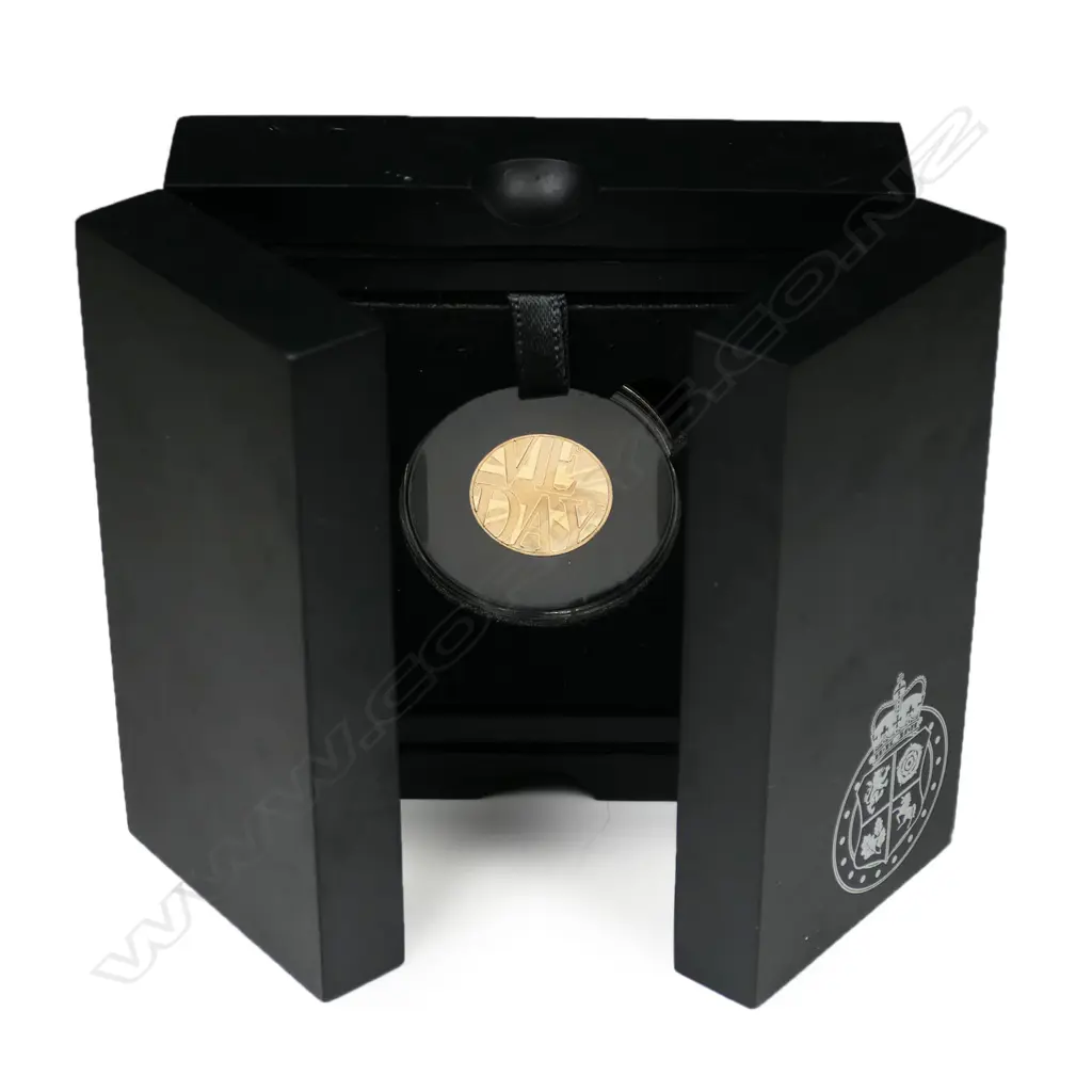 A 2020 gold full sovereign, Image 1++