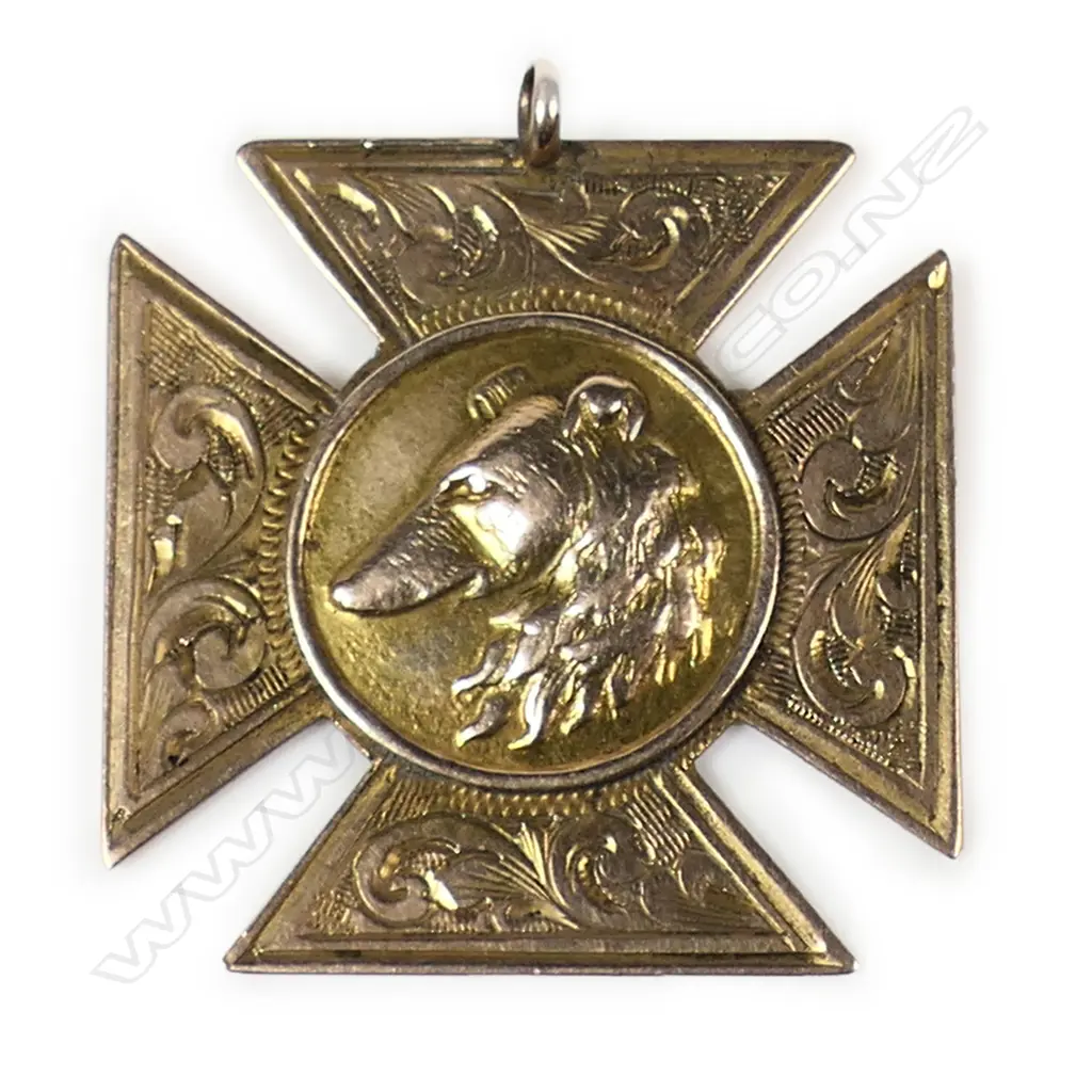 A c.1922 9ct gold fob medallion with dog's head, Image 1++