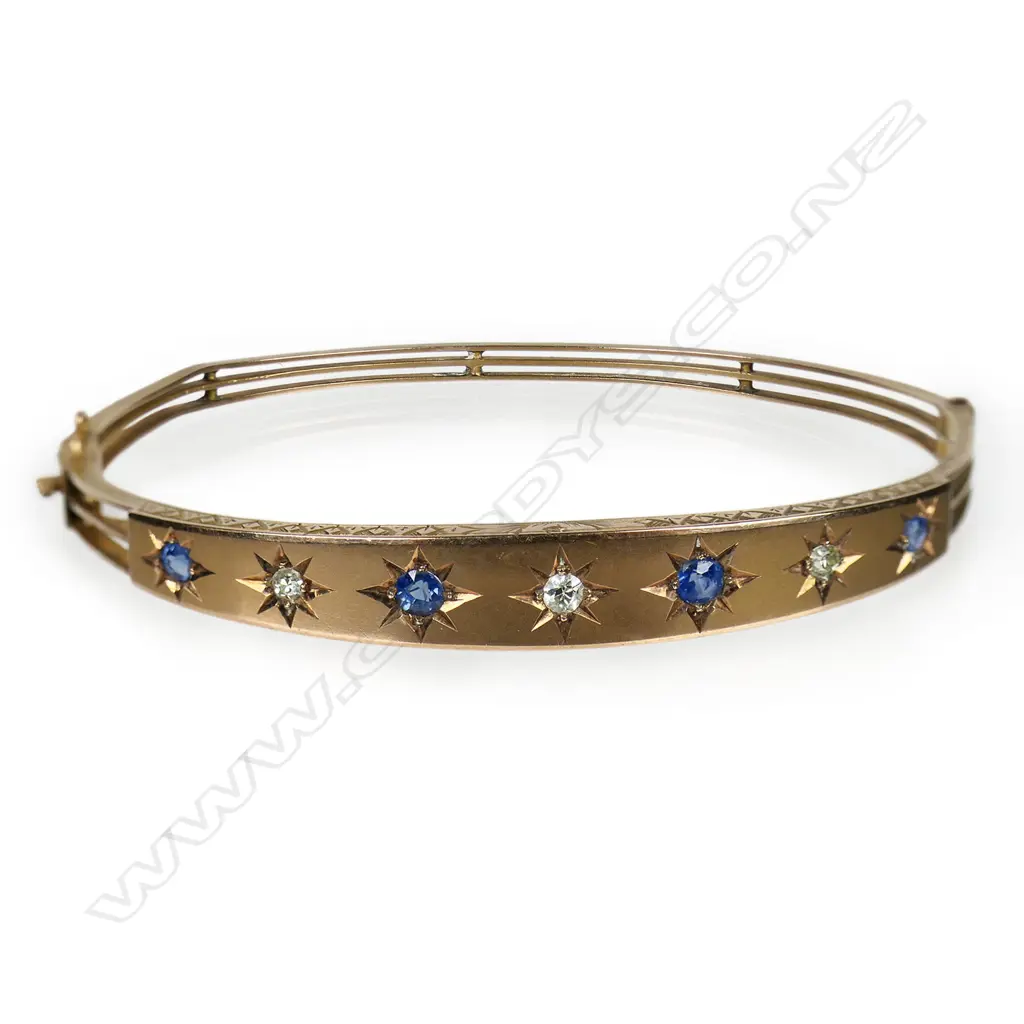 An Edwardian 9ct rose gold hinged bangle, Image 1++