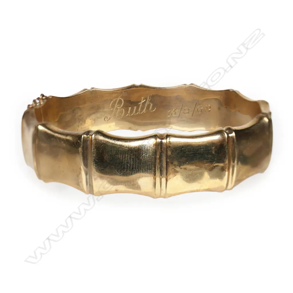 A 9ct rose gold vintage hinged bangle, Image 1++