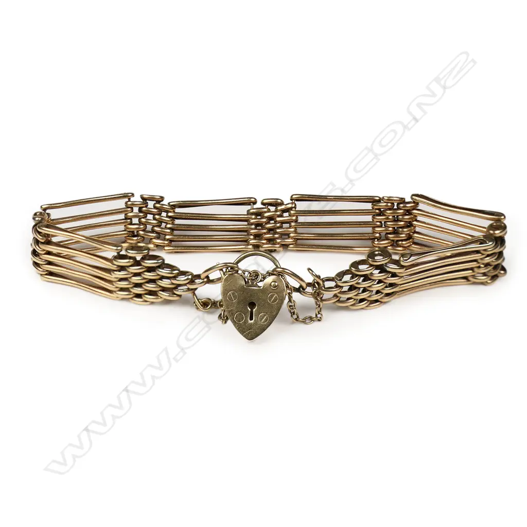 A 9ct gold gate link bracelet, Image 1++
