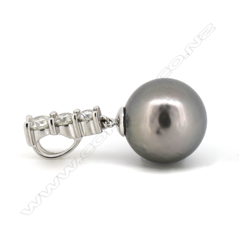 A 14ct white gold Tahitian pearl and diamond drop pendant, Image 1++