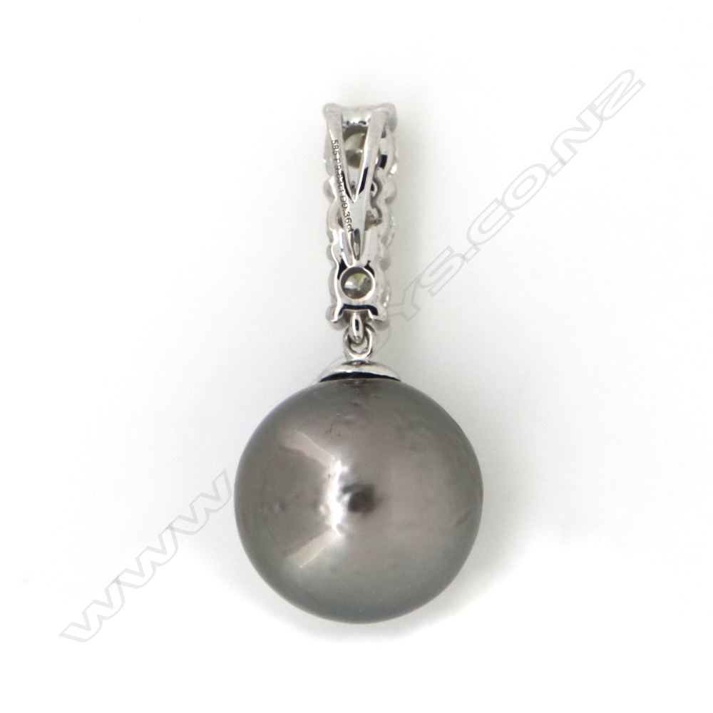 A 14ct white gold Tahitian pearl and diamond drop pendant, Image 1++