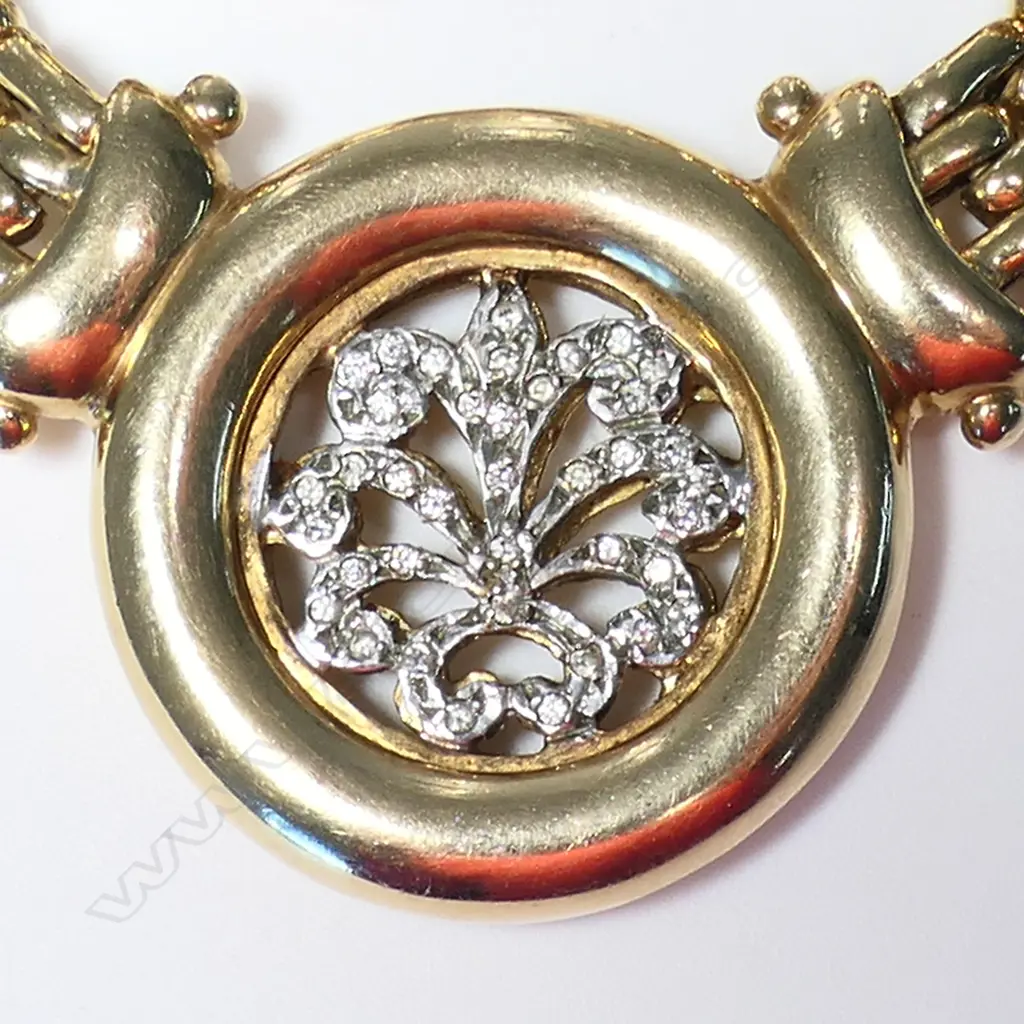 A 9ct gold and diamond necklace, Image 1++