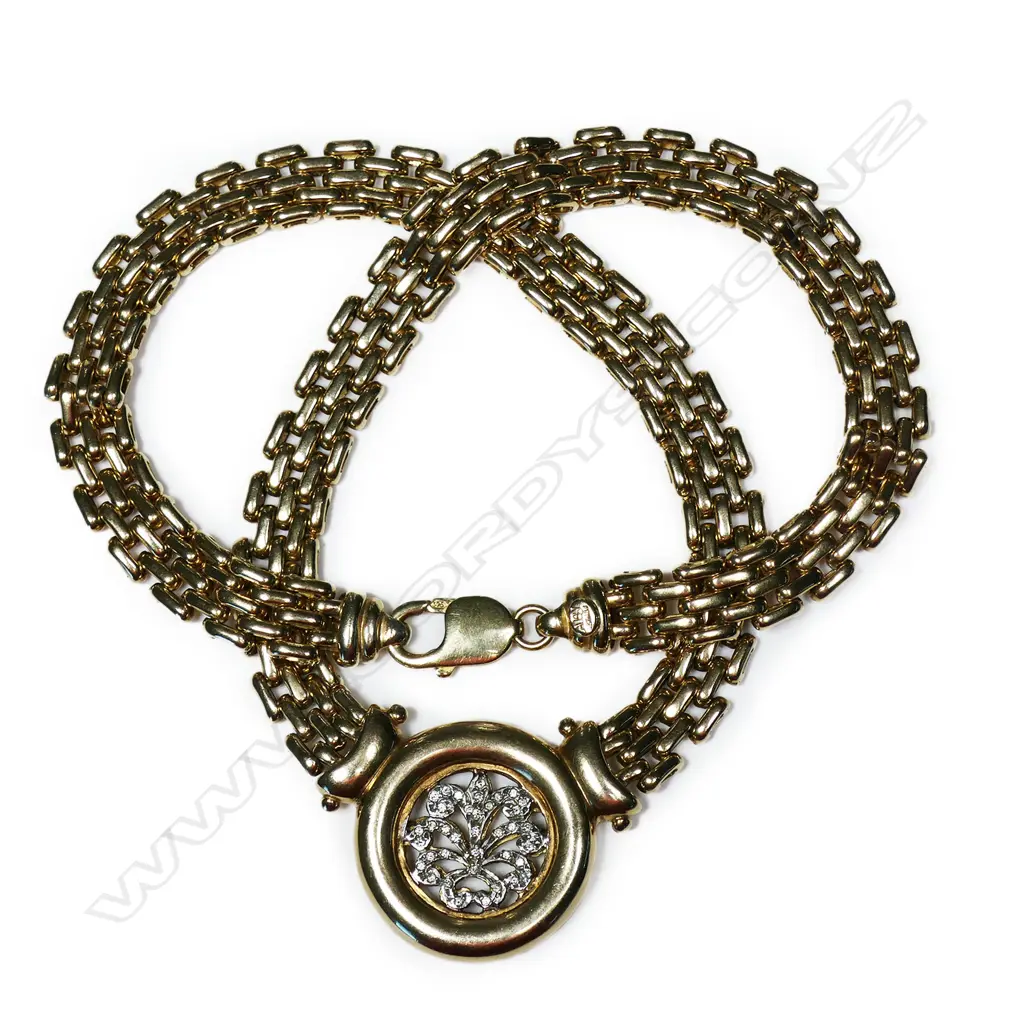 A 9ct gold and diamond necklace, Image 1++