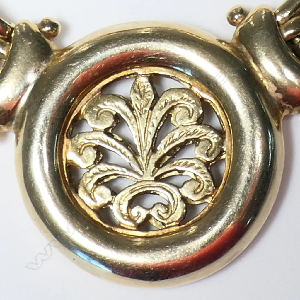 A 9ct gold and diamond necklace, Image 1++