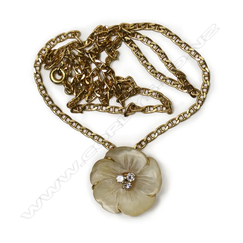 An 18ct gold, mother of pearl and diamond necklace, Image 1++