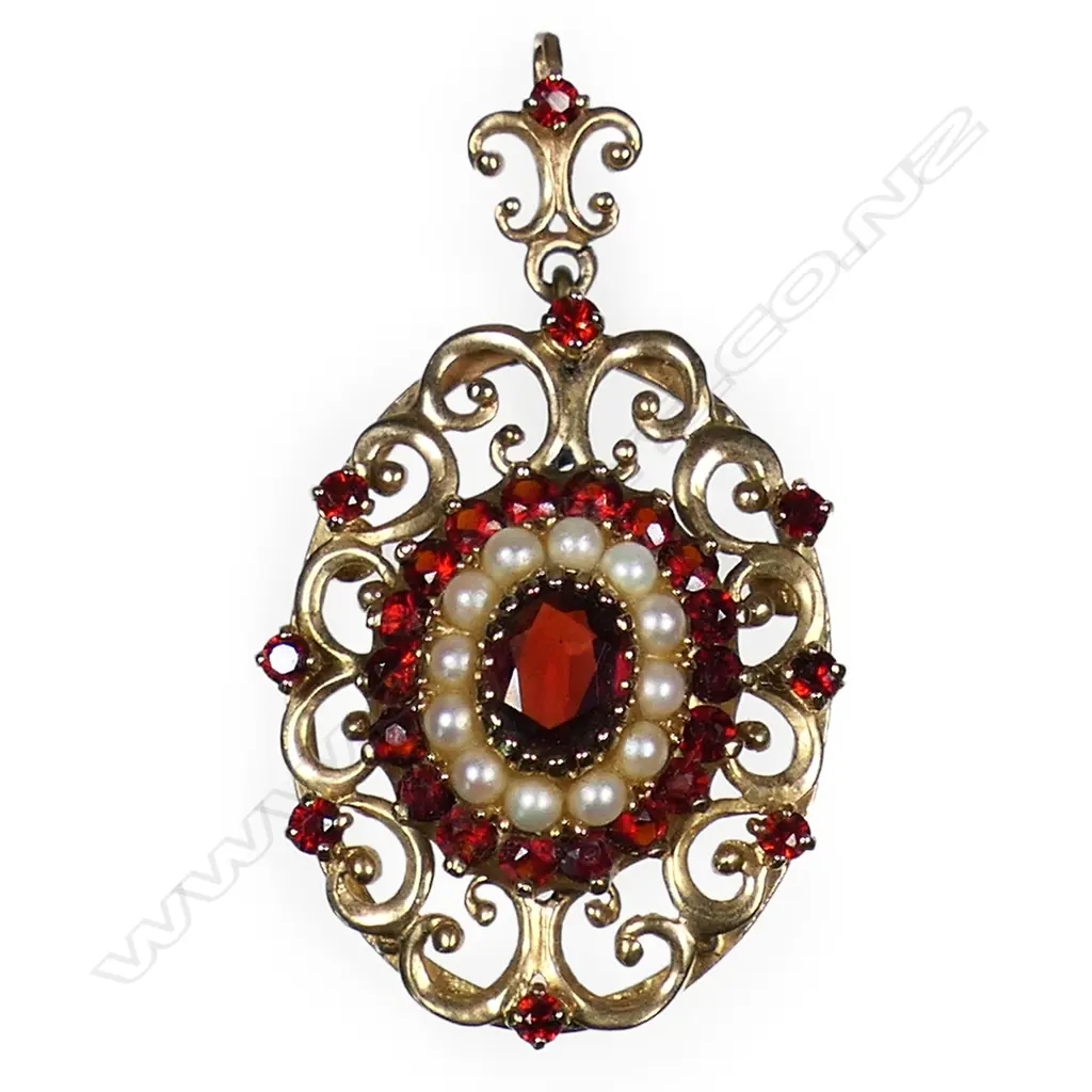 A 10ct yellow gold almandine garnet and cultured pearl pendant, Image 1++