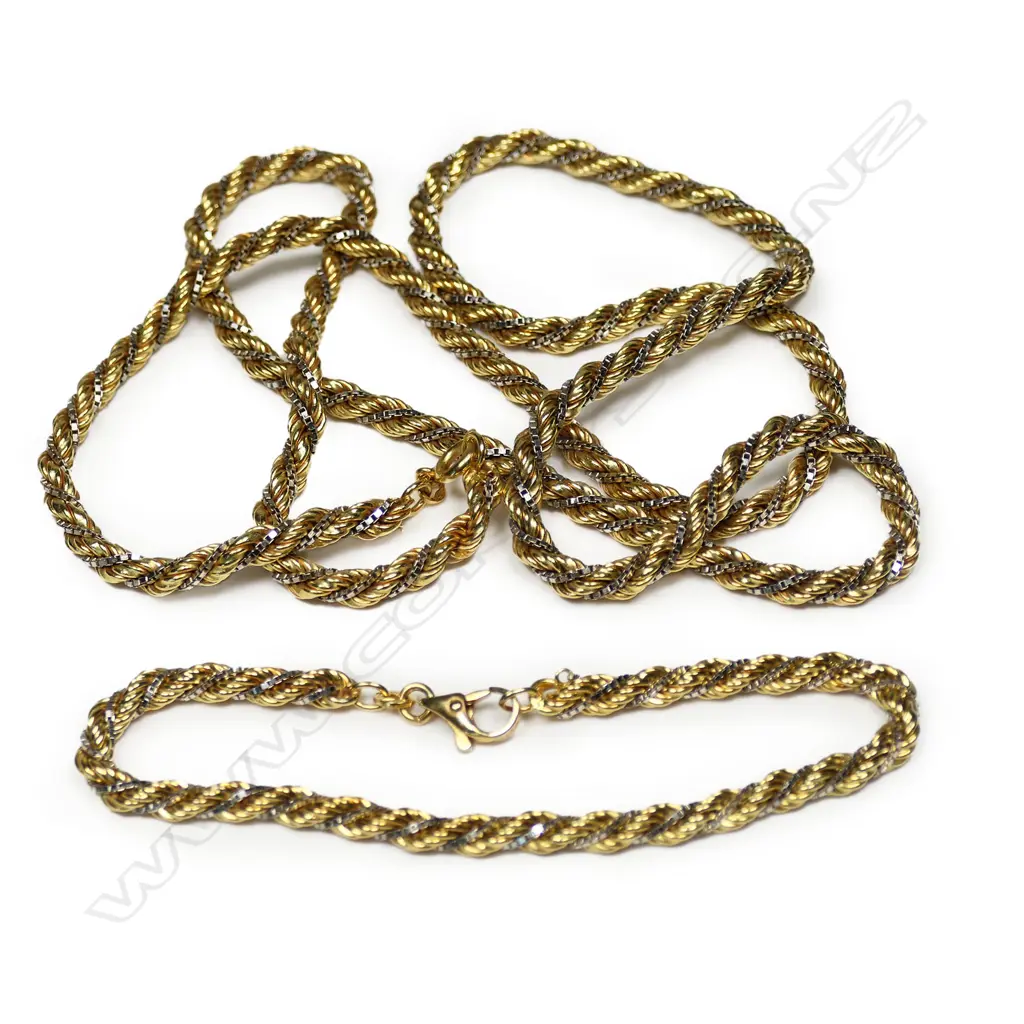 An 18ct gold chain necklace and matching bracelet, Image 1++