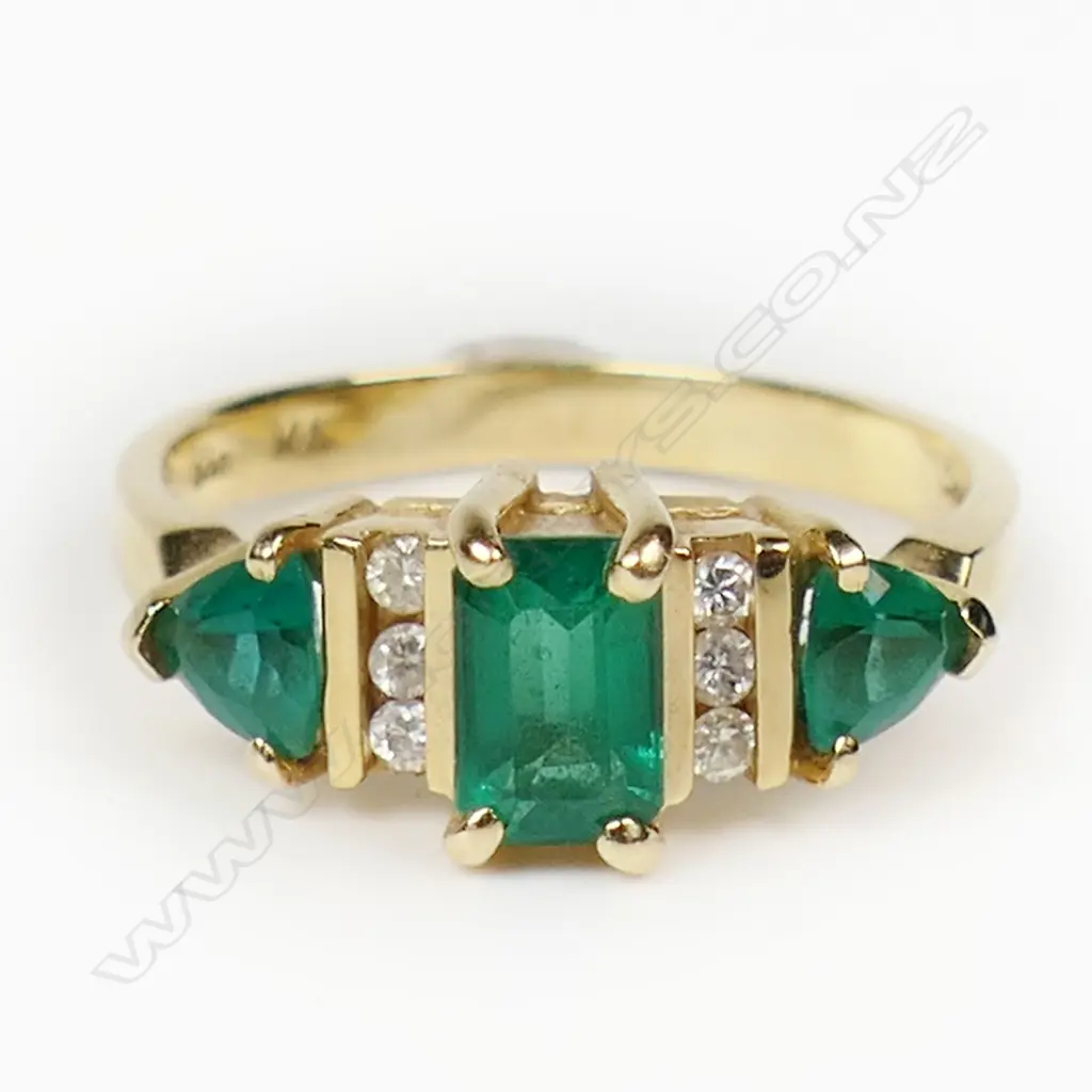A 14ct created emerald and diamond ring, Image 1++