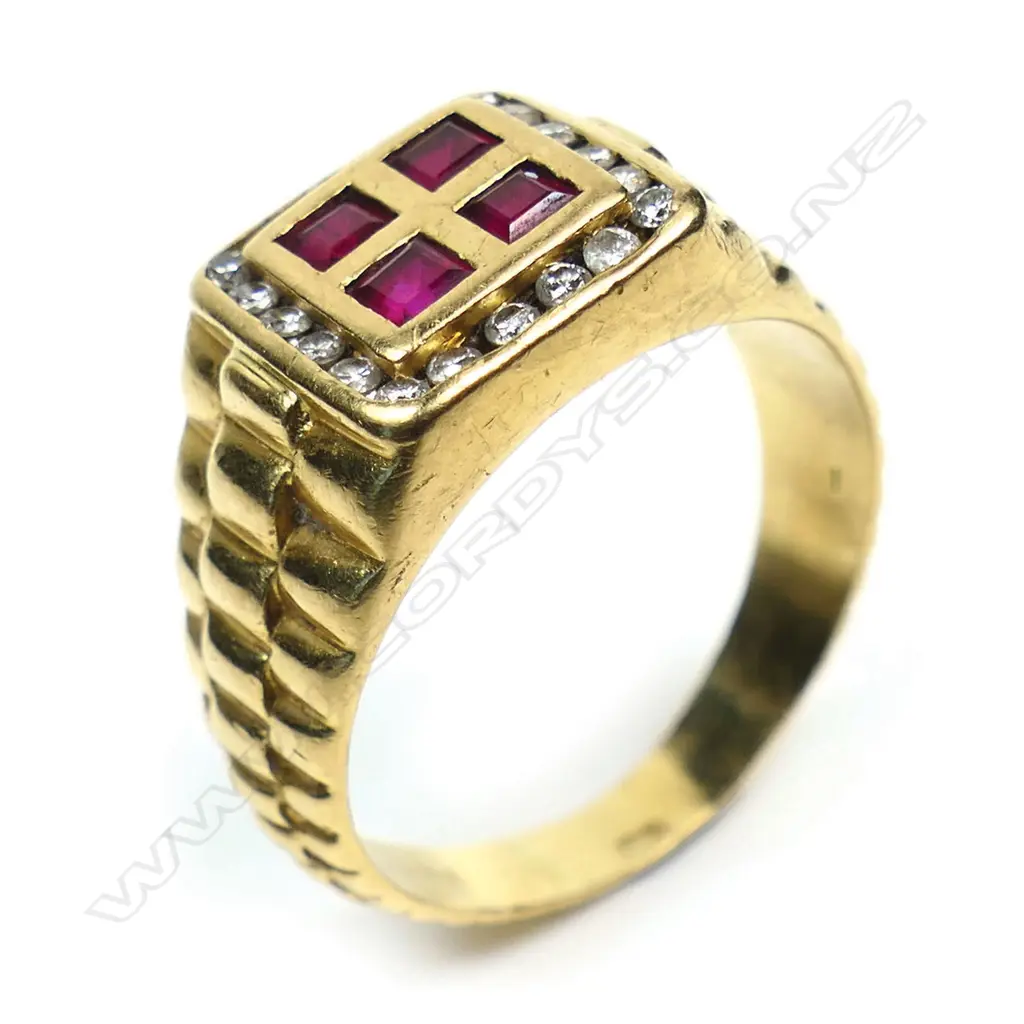 A substantial 18ct yellow gold ruby and diamond gent's ring, Image 1++