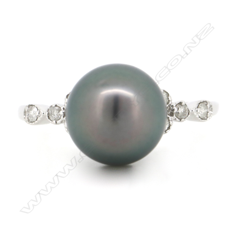 A 14ct white gold Tahitian pearl and diamond ring, Image 1++