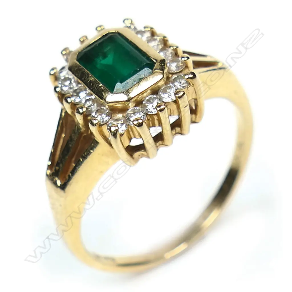 A 14ct emerald and diamond cluster ring, Image 1++
