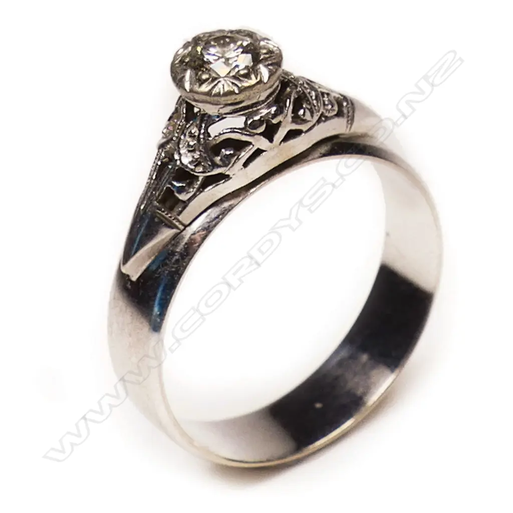 A 9ct gold and diamond solitaire ring, Image 1++