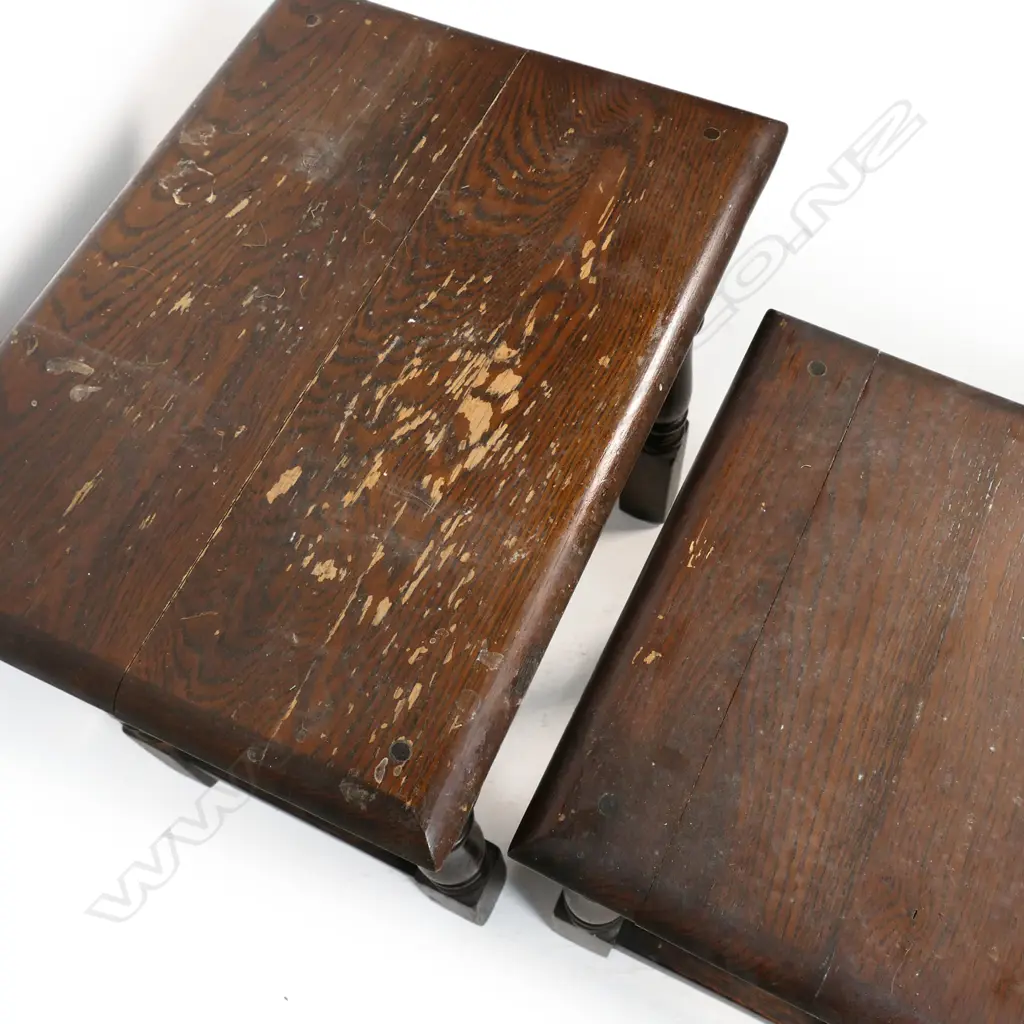 A set of three early / mid 20thC Georgian country style nesting tables, Image 1++