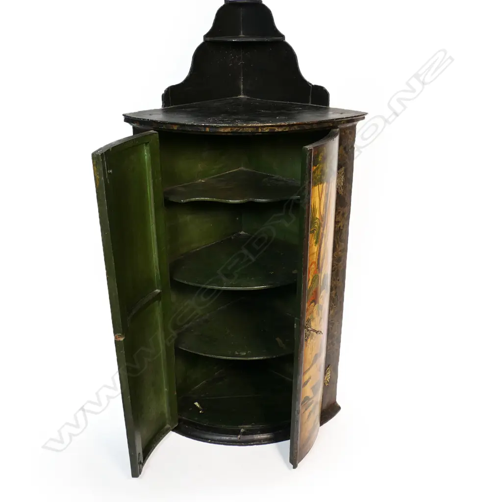 A George III corner cabinet, Image 1++