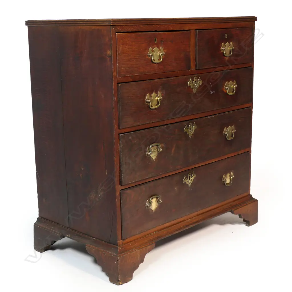 A Georgian oak five drawer chest, Image 1++