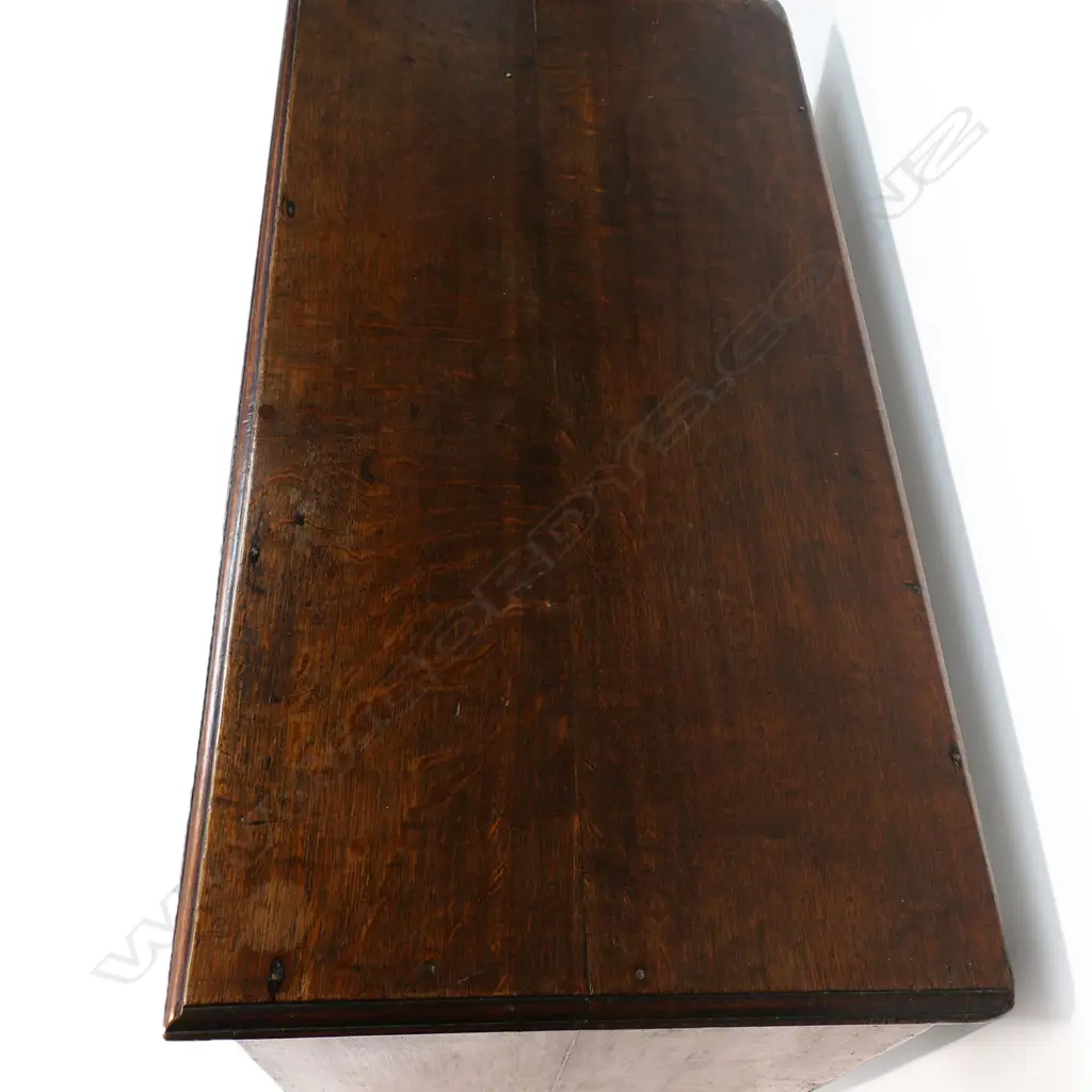 A Georgian oak five drawer chest, Image 1++