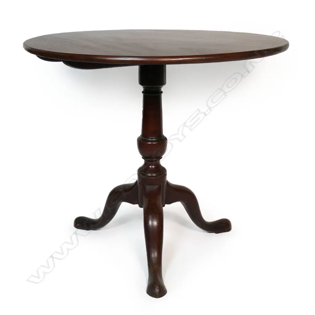 A Georgian mahogany small tilt top table, Image 1++